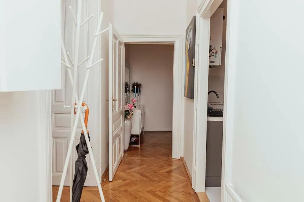 Modern Stylish Comfortable 2 Bedroom Apartment Vienna Austria