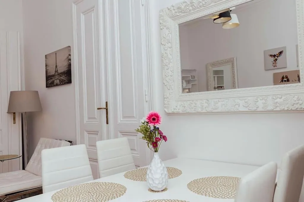 Modern Stylish Comfortable 2 Bedroom Apartment Vienna Austria